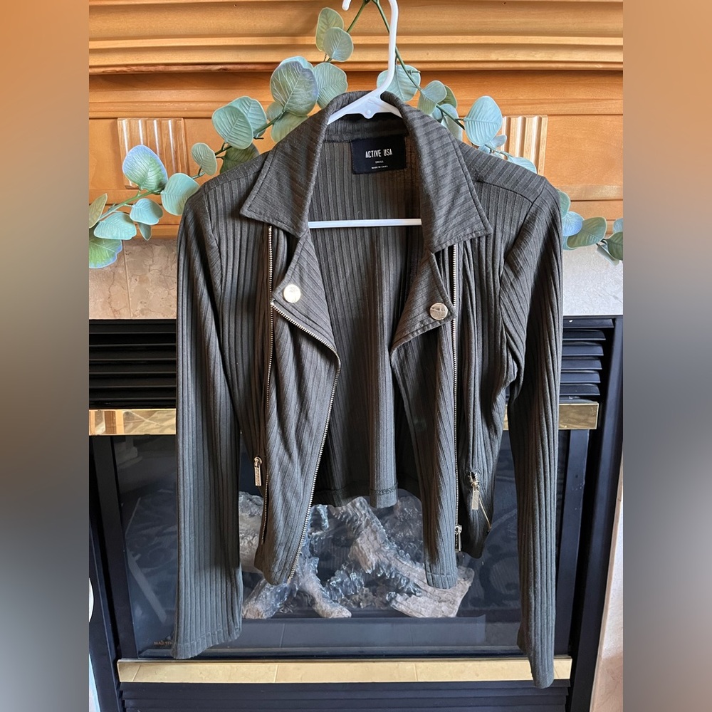 Military green long sleeve zip up jacket